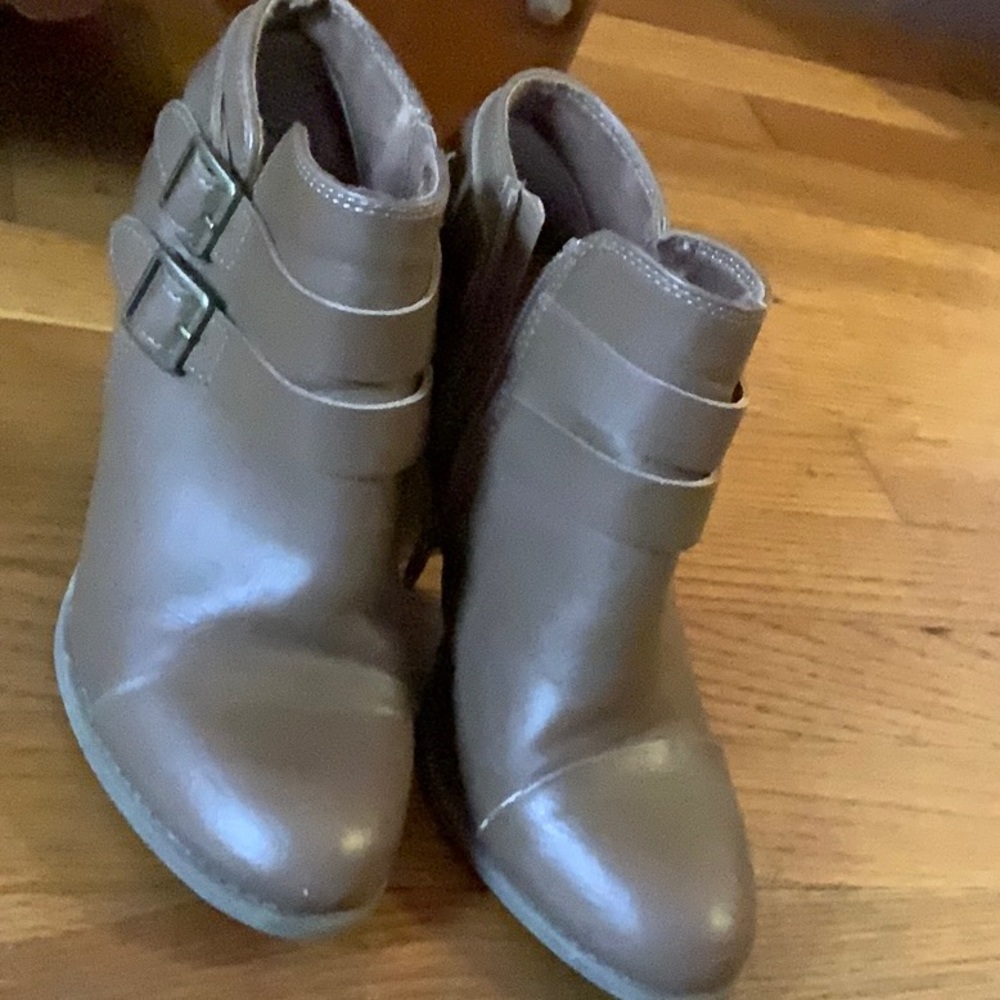 Size 7.5 leather booties!
